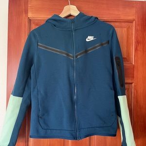 Nike Tech Youth